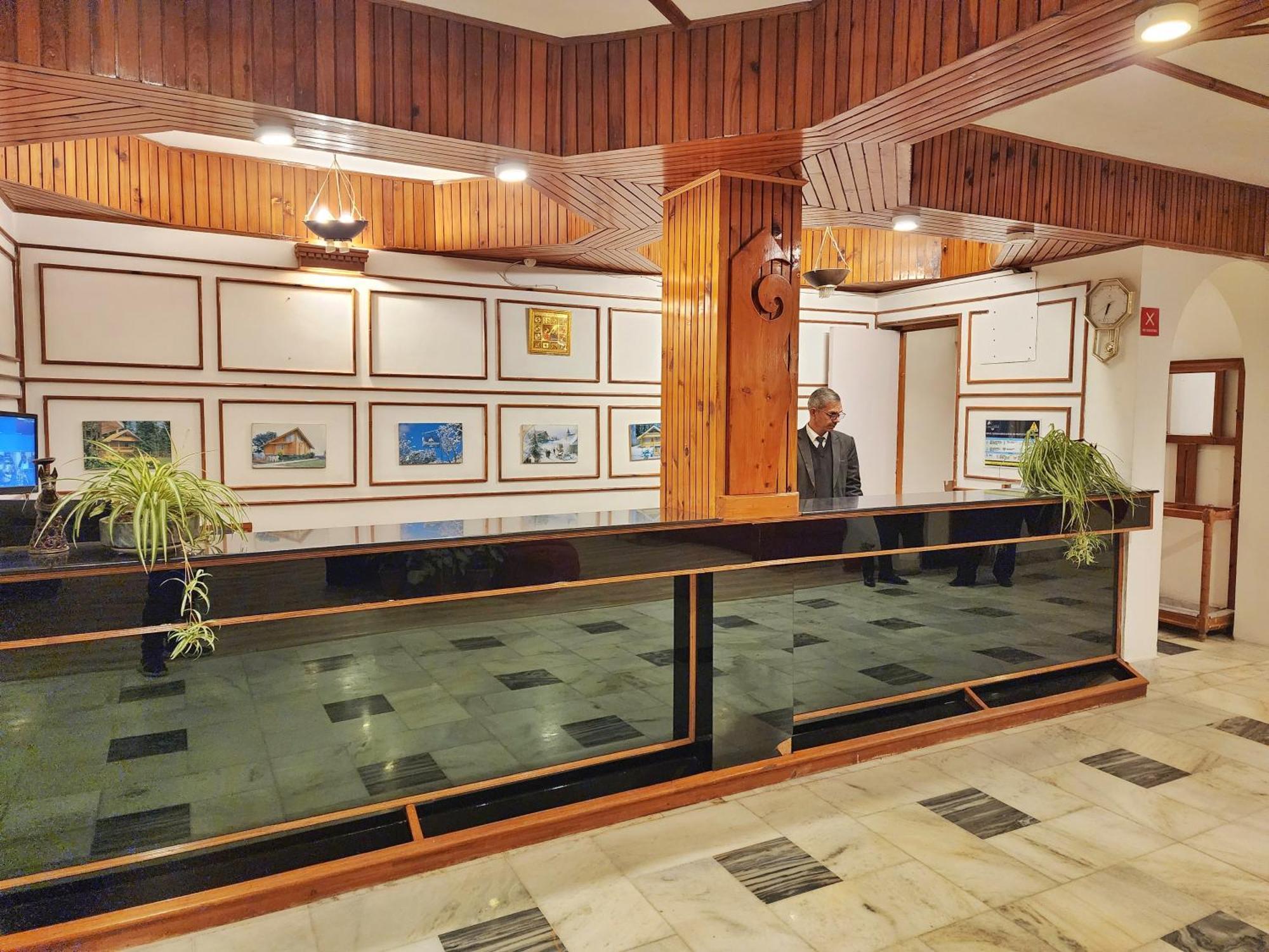 Hotel Pineview Shimla Luaran gambar