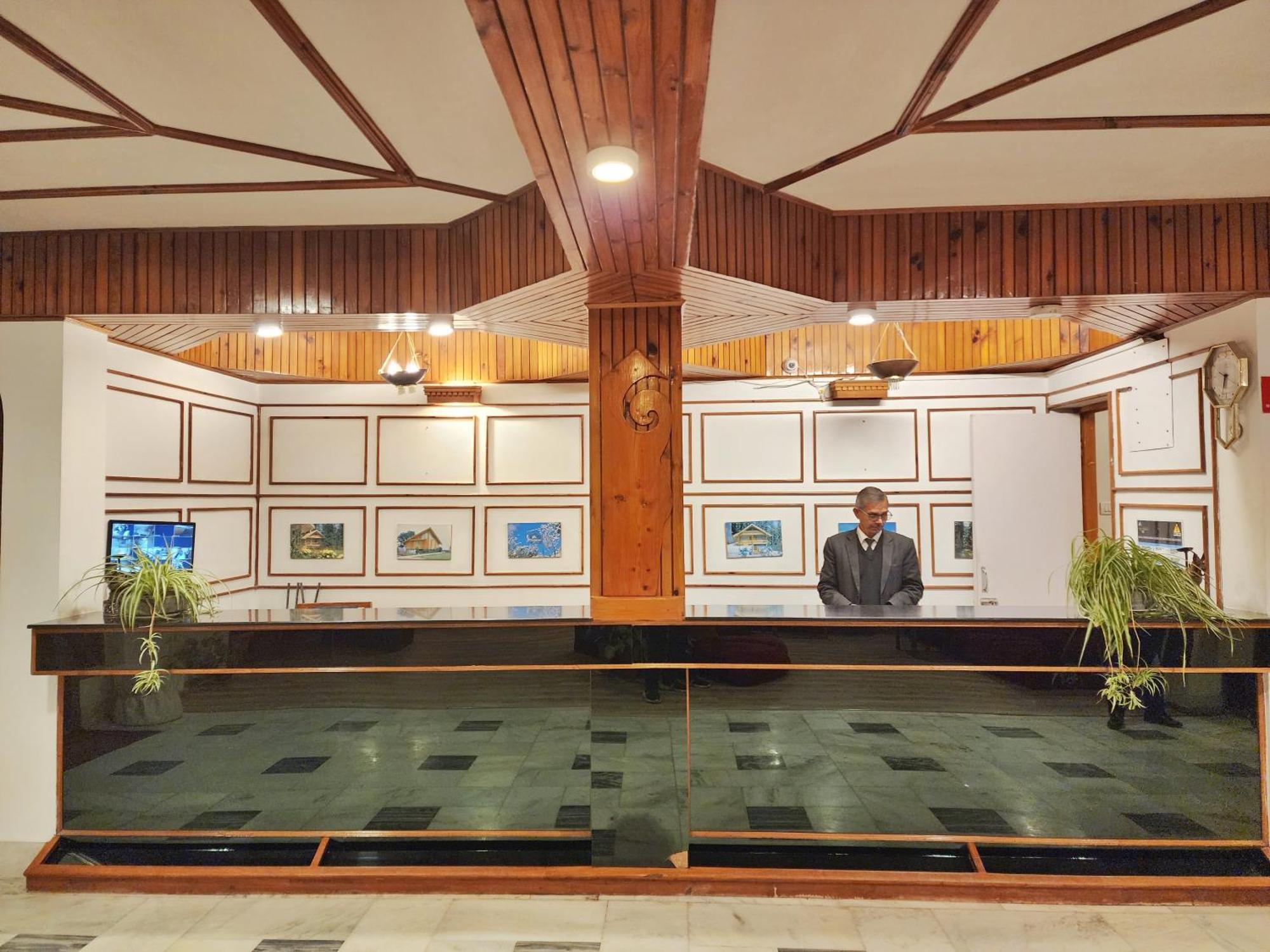 Hotel Pineview Shimla Luaran gambar