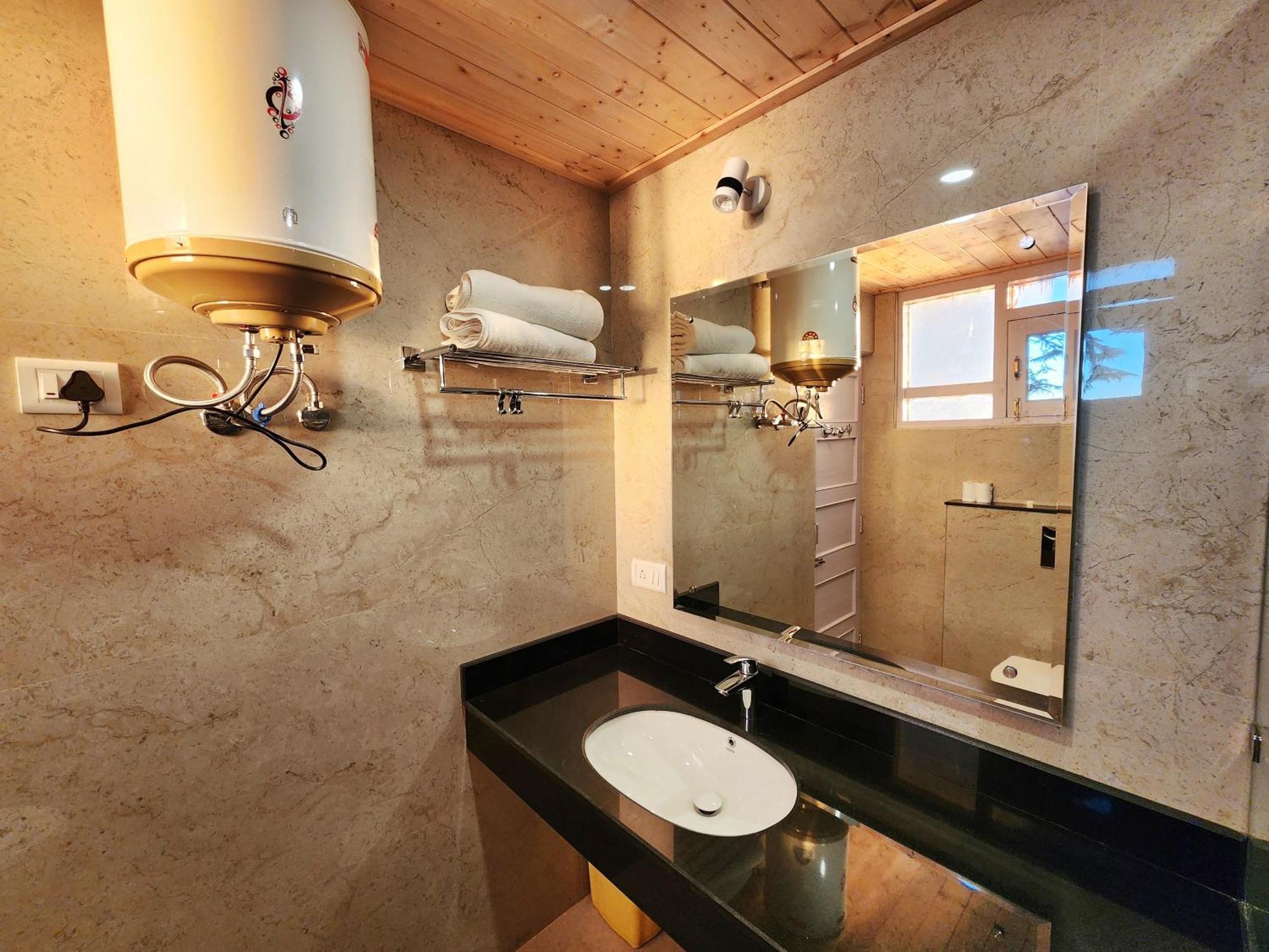 Hotel Pineview Shimla Luaran gambar