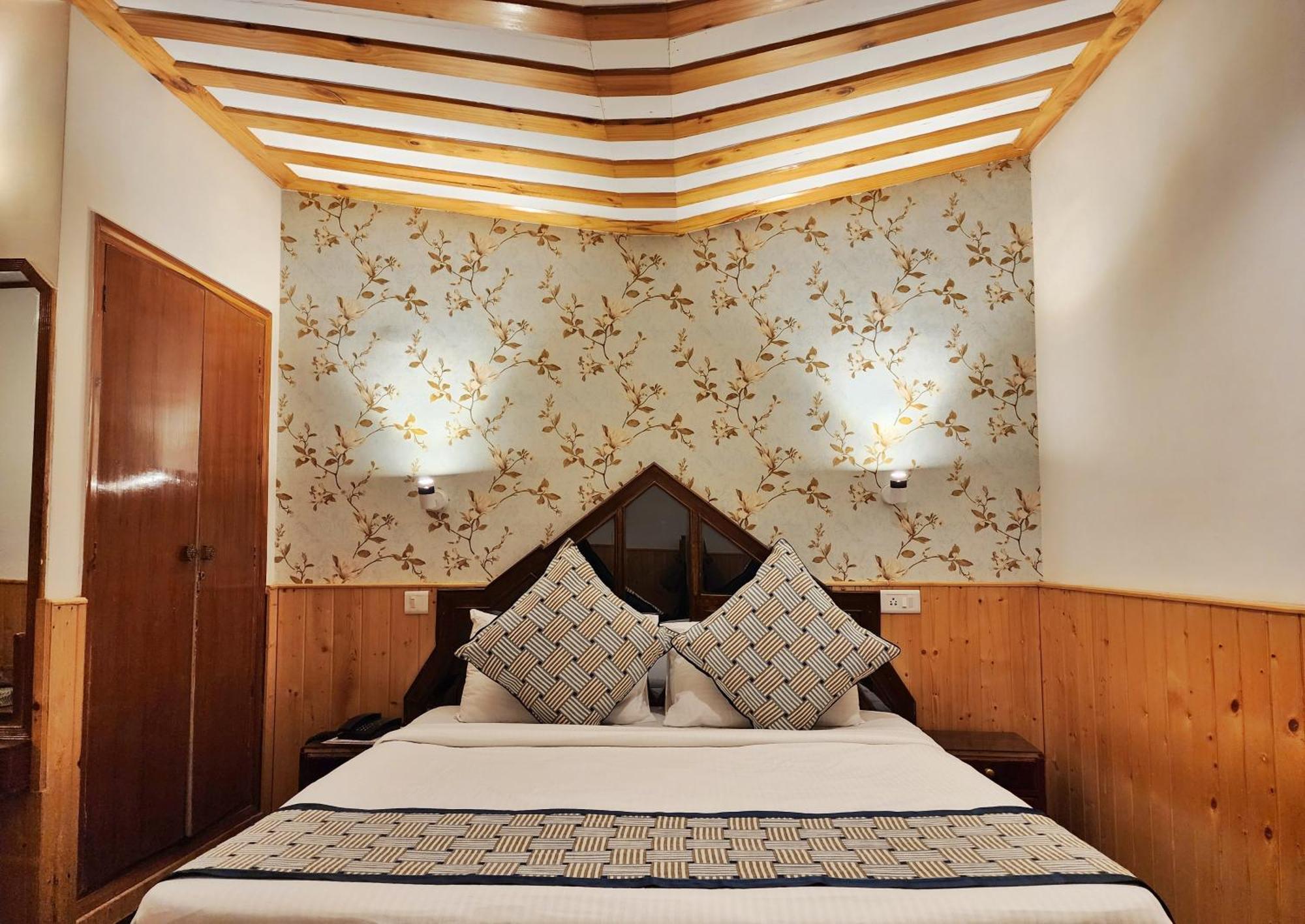 Hotel Pineview Shimla Luaran gambar