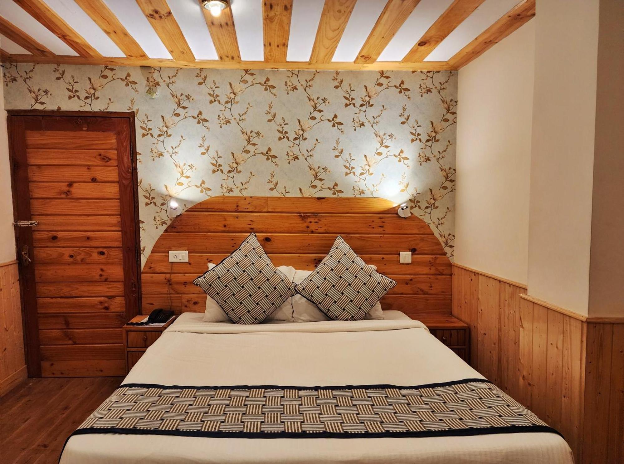 Hotel Pineview Shimla Luaran gambar