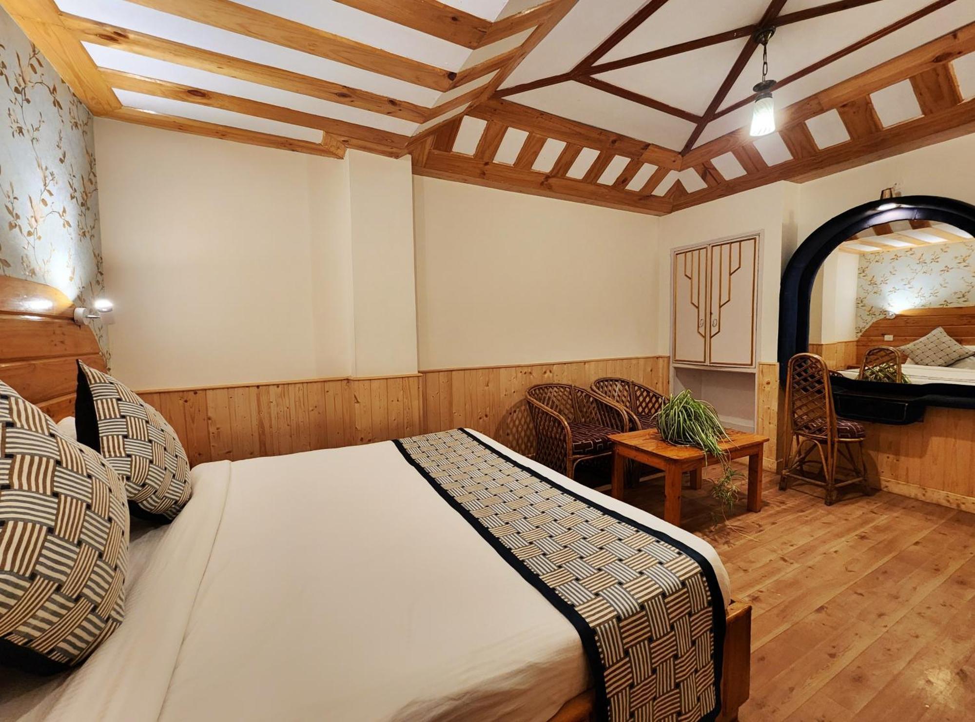 Hotel Pineview Shimla Luaran gambar