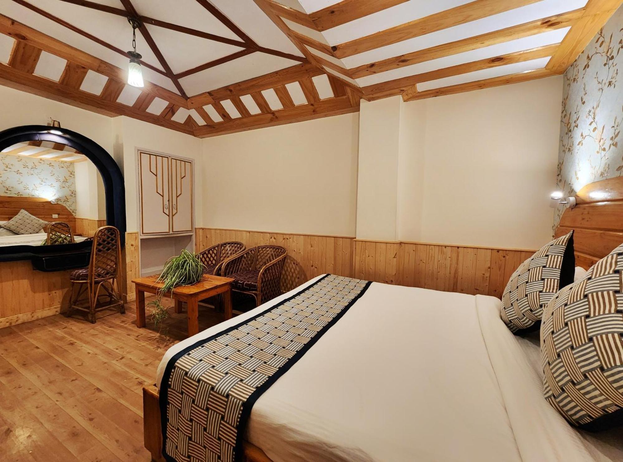 Hotel Pineview Shimla Luaran gambar