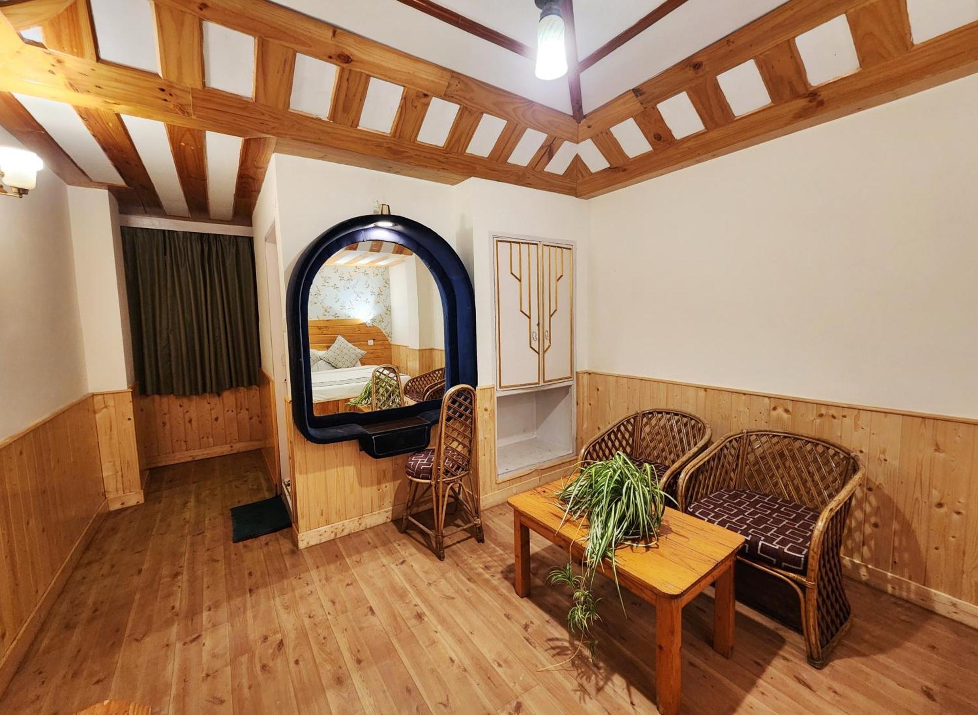 Hotel Pineview Shimla Luaran gambar