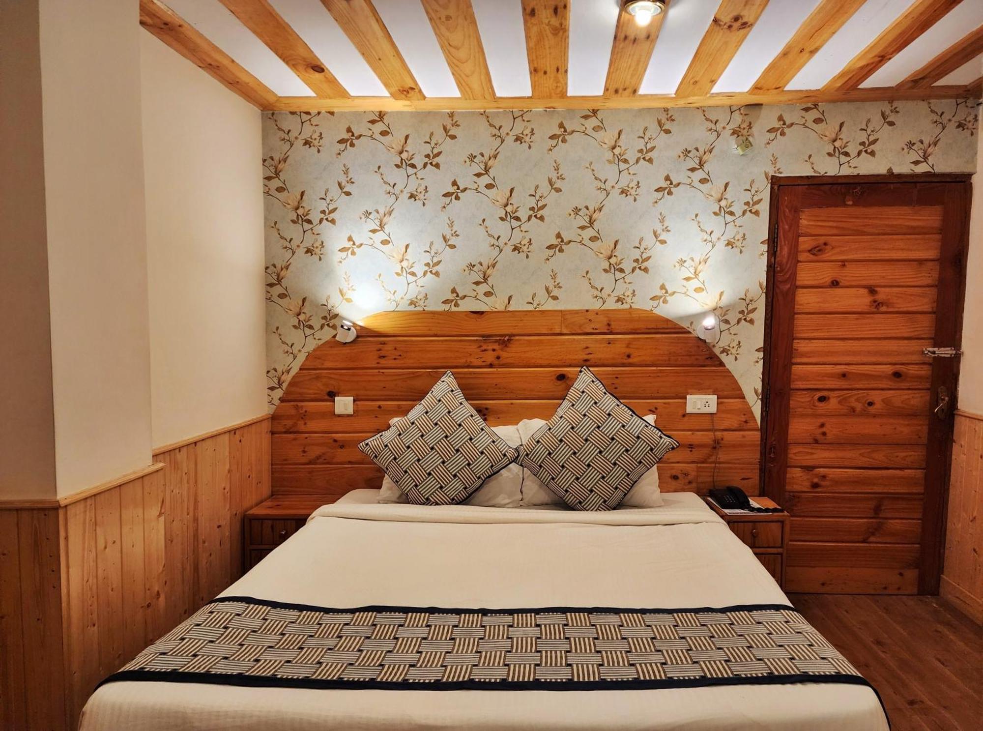 Hotel Pineview Shimla Luaran gambar